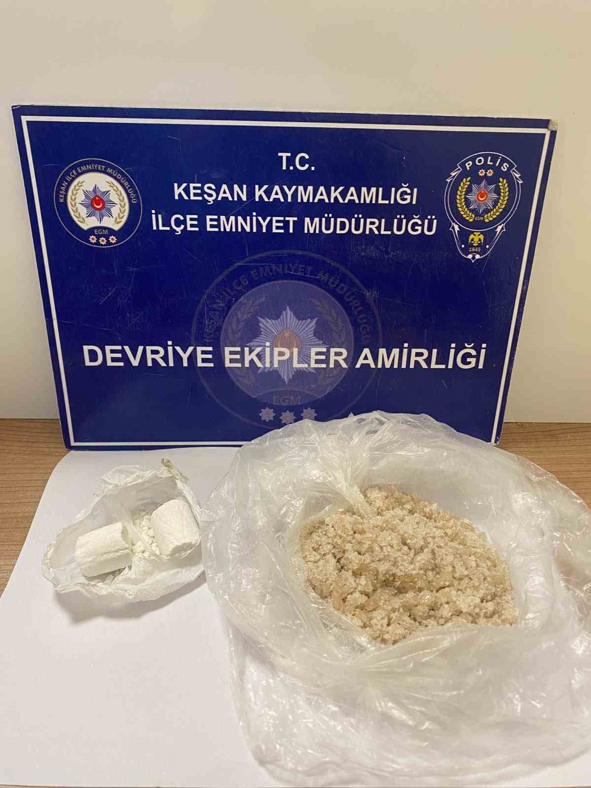 kesan-da-polisin-durdurdugu-bir-ticari-taksiden-157-61-gram-uyusturucu-ele-gecirildi