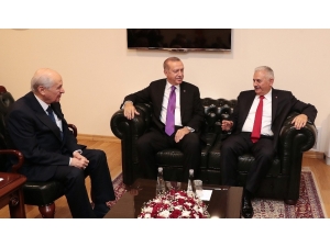 Cumhurbaşkanı Recep Tayyip Erdoğan, 27. Dönem 2. Yasama Yılı Açılış Konuşmasının Ardından Mhp Genel Başkanı Devlet Bahçeli İle Tbmm’de Görüşüyor.