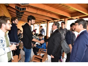 Başkan Can Ve Rektör Taş, Üniversitelilerle Bir Araya Geldi