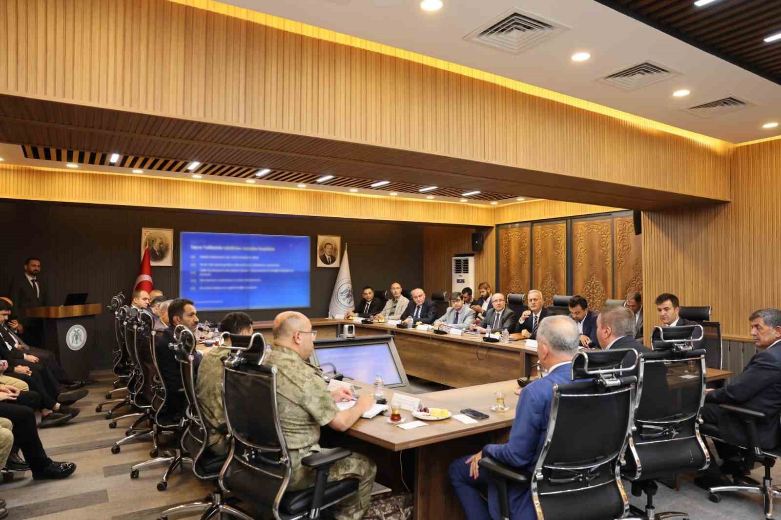 erzincan-da-yatirim-ve-projeler-masaya-yatirildi