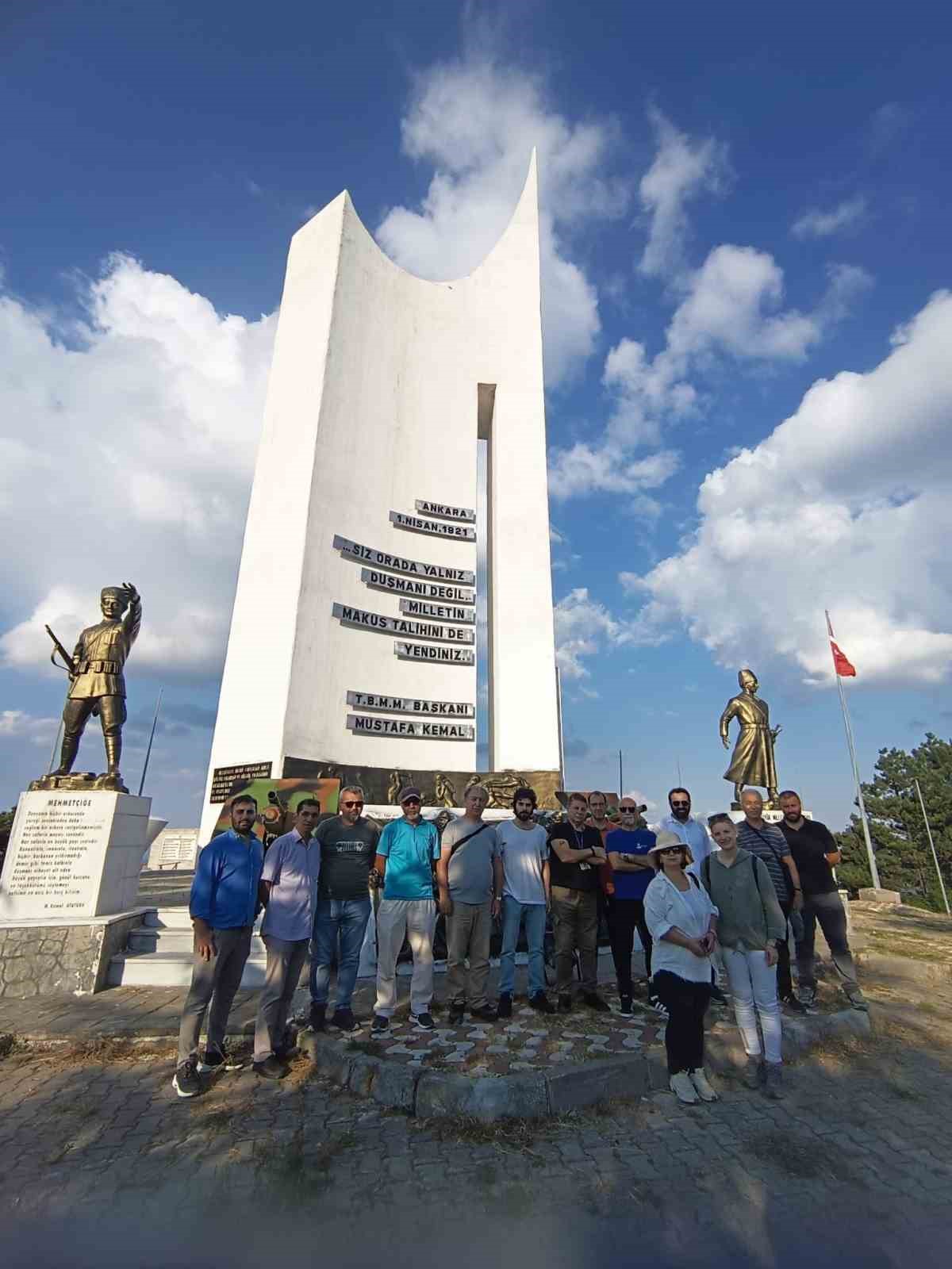 turist-rehberleri-bilecik-in-tarihi-yerlerini-gezdi