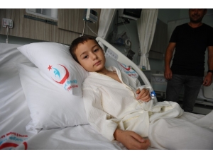 Kalbi Delik Olan 6 Yaşındaki Çocuğa Koltuk Altından Kalp Ameliyatı