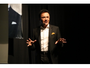 Ender Saraç; "Erkekler Pamuk Prenses, Kadınlar Kraliçe Oldu"