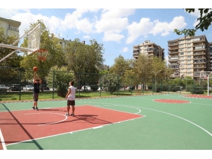 Bayraklı’da Basketbol Sahaları Yenileniyor