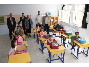 Tunceli’de Öğrencilere Kırtasiye Desteği