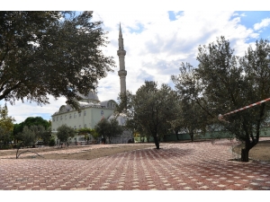 Altıeylül Belediyesi Çocuklara Oyun Alanı Yapıyor