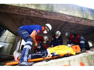 Umke Ekiplerinin Arama Kurtarma Tatbikatı Nefes Kesti