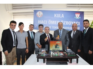 Lise Öğrencileri İnteraktif Eğitim Bilgisayarı Tasarladı