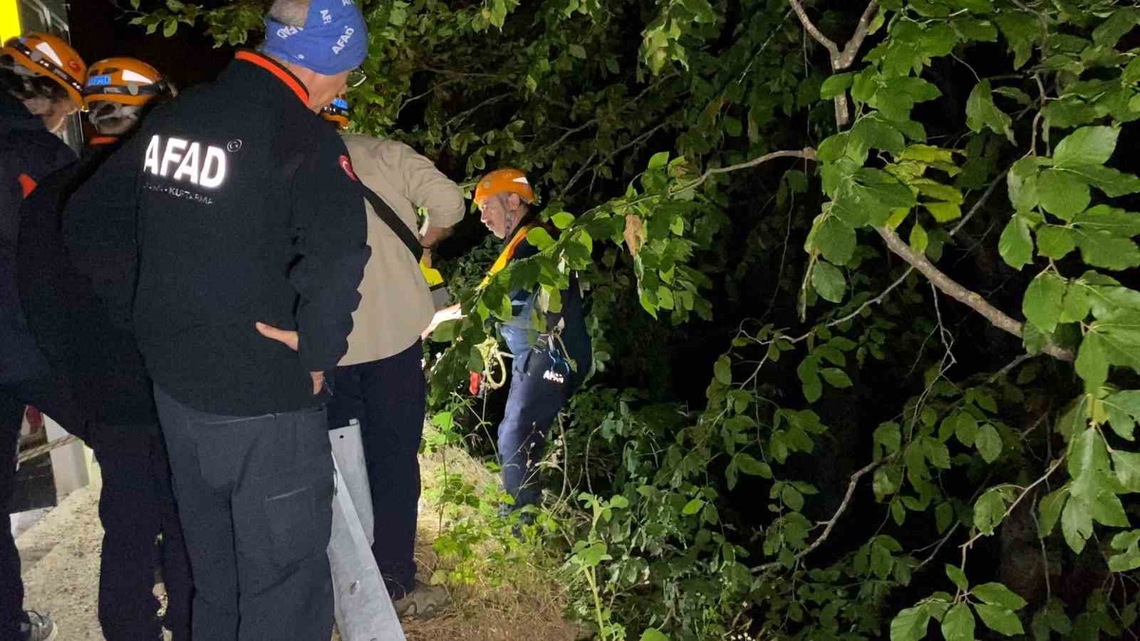 ucurum-kenarinda-bulunan-motosiklet-ekipleri-harekete-gecirdi