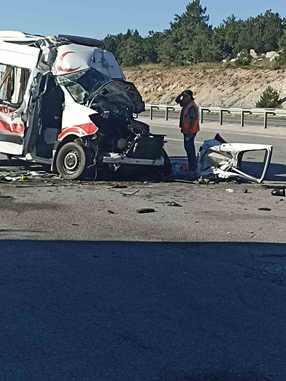 kutahya-da-trafik-kazasi-1-olu-4-yarali