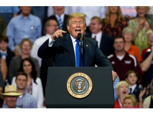 Trump: "Kral Selman’a ’Desteğimiz Olmadan İktidarda İki Hafta Kalamazsınız’ Dedim"