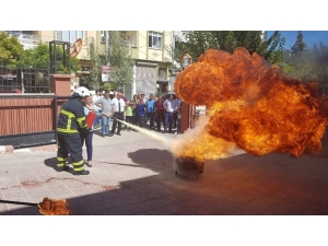 İtfaiye Müdürlüğü Eğitimlerine Devam Ediyor