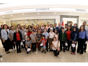 Fatma Şahin’den Başarılı Öğrencilere Bisiklet