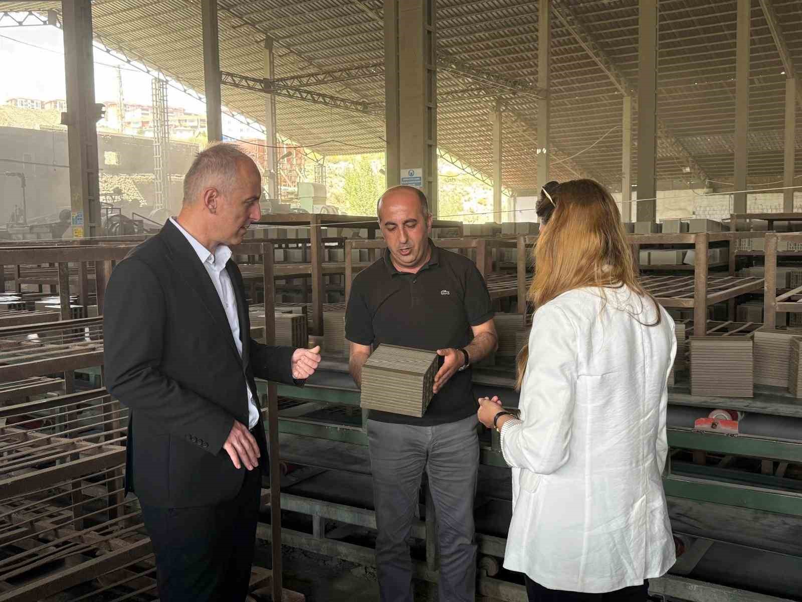 bayburt-taki-tugla-fabrikasinda-cevre-denetimi-yapildi
