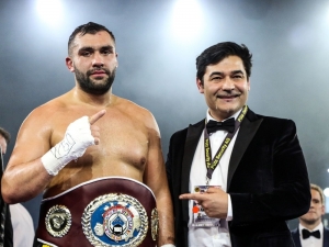 Kırık Kulakla İki Metrelik Rakibini Nakavt Etti