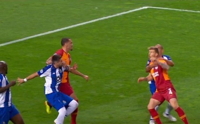 Galatasaraylılar'ın Aklı Bu Pozisyonda! Penaltı Verse...