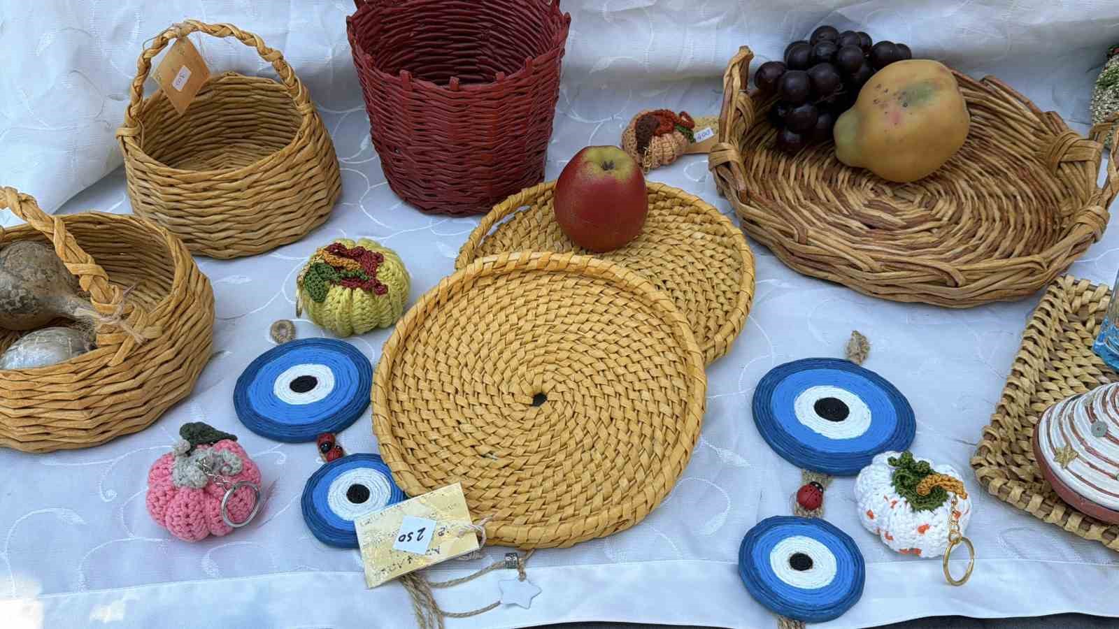 geri-donusum-kagitlarini-sanata-ceviriyor