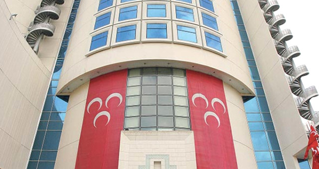 Eski Mhp Kocaköy İlçe Başkanı Bıçaklanarak Öldürüldü