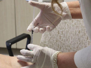 18 Yıl Önce İnme Geçiren Hastaya Botoks Uygulaması Yapıldı