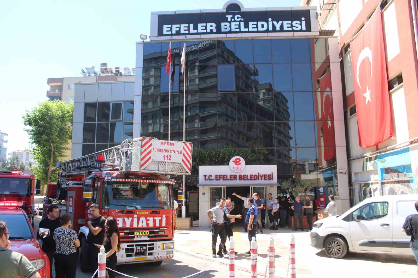 efeler-belediyesi-nde-yangin-panigi