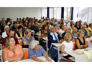 Bu Üniversitede Okuma Şartı 60 Yaş Ve Üzeri Olmak