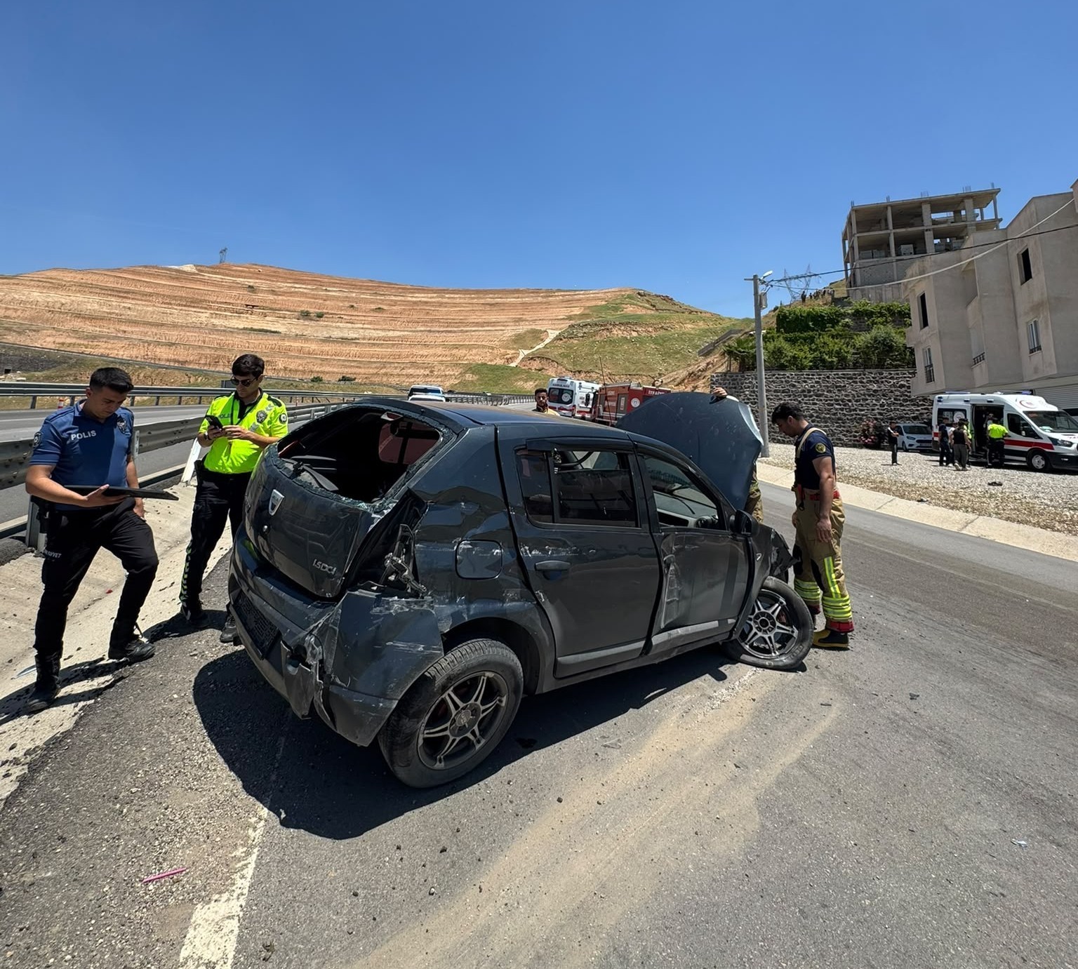 cizre-de-otomobil-bariyerlere-carpti-1-yarali
