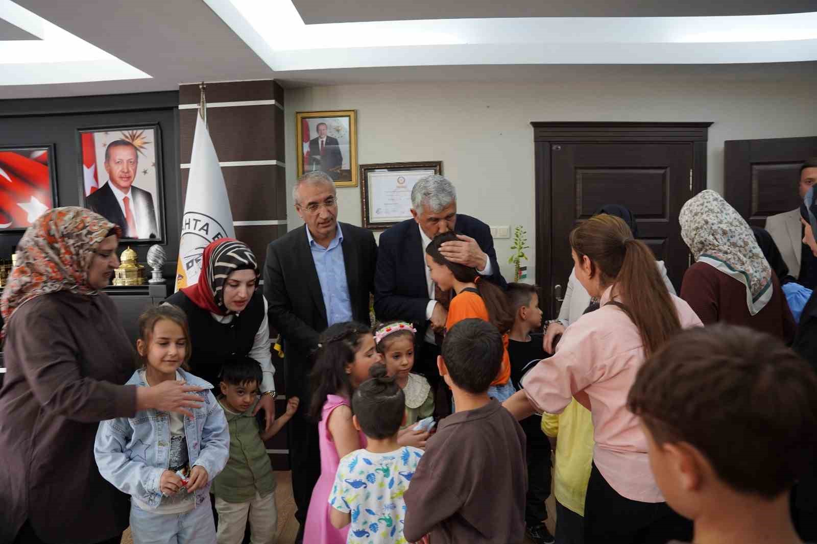 kahta-belediyesi-nde-bayramlasma-programi-yogun-katilimla-gerceklestirildi