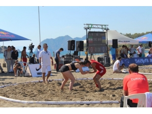 Kepez Plaj Güreşinde Türkiye’yi Temsil Edecek