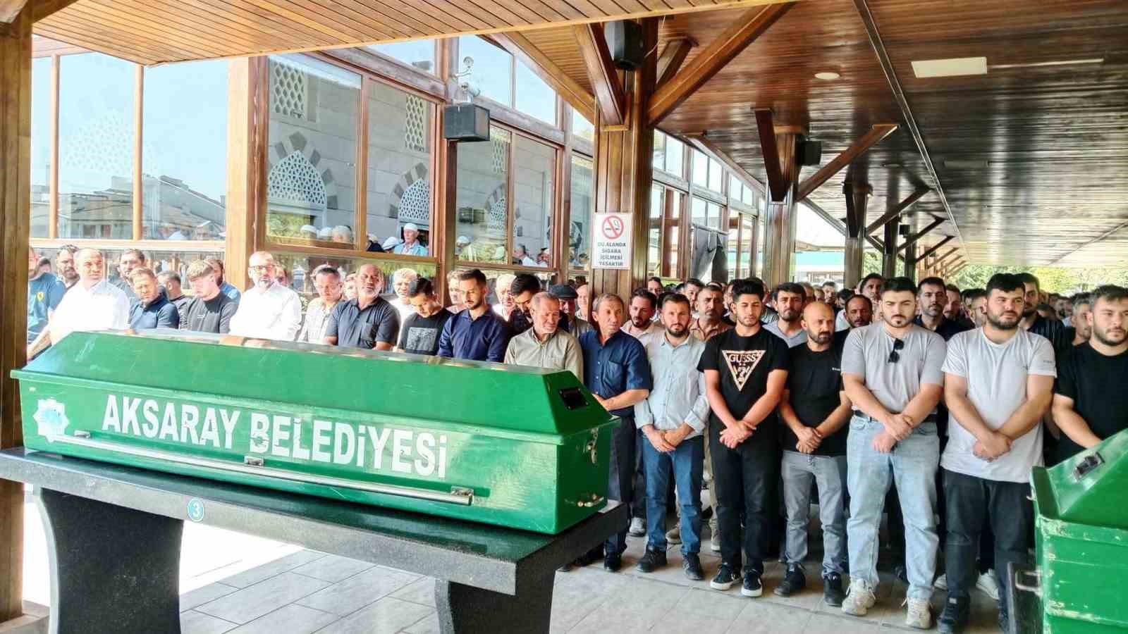 besinci-kattan-duserek-hayatini-kaybeden-genc-kiz-son-yolculuguna-ugurlandi