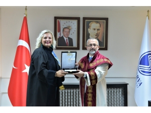 Saü’lü Öğretim Üyesi Ödülünü Cumhurbaşkanı Erdoğan’dan Aldı