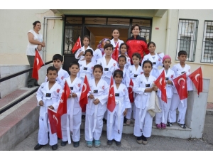 Yabancı Uyruklu Öğrenciler Tekvando İle Uyum Sağlayacak