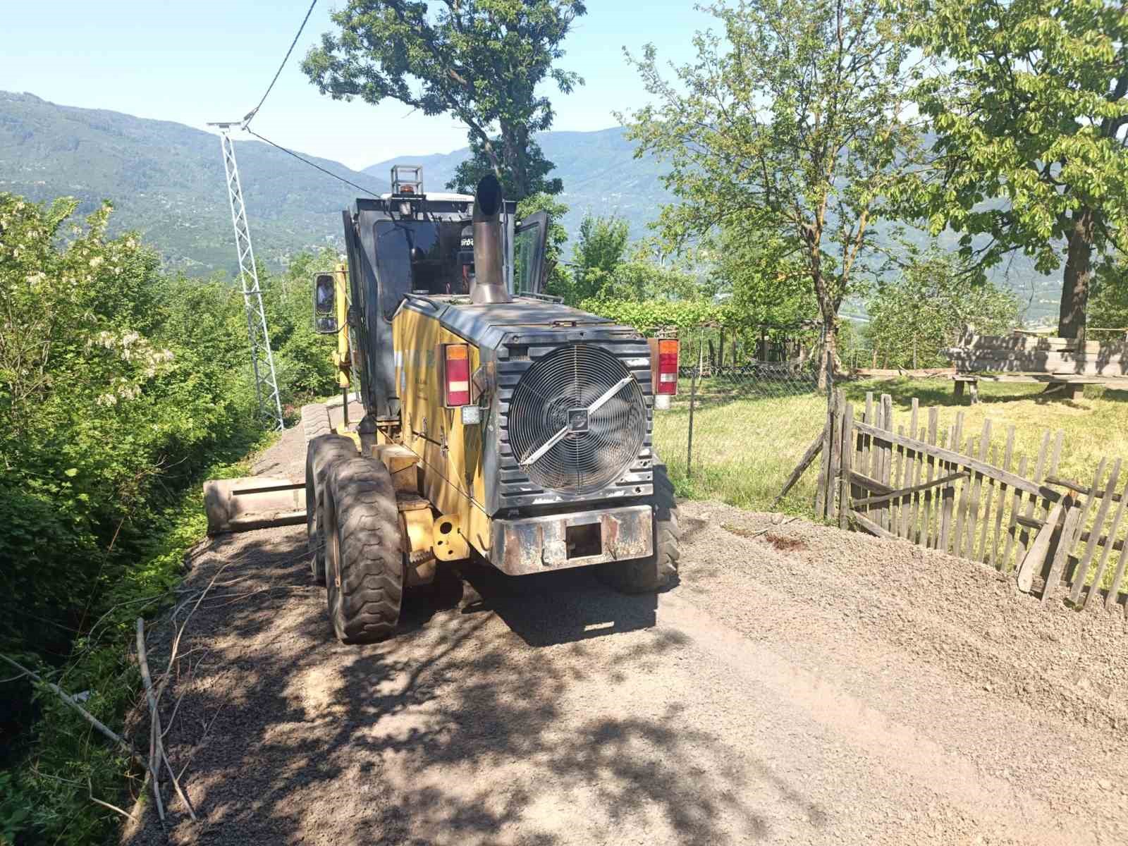 duzce-de-koy-yollarinda-calismalar-suruyor