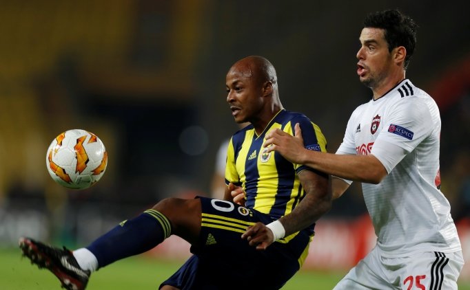 Fenerbahçe Taraftarından Ayew'e Tepki, Yanal'a Tezahürat