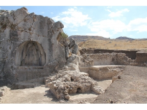 Hititlerin Başkentinde Romalılara Ait 1800 Yıllık Havuz Ve Veranda Bulundu