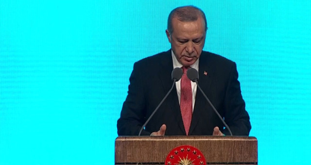 Cumhurbaşkanı Erdoğan, Konuşması Öncesi Şehitlerimiz İçin Fatiha Okuttu
