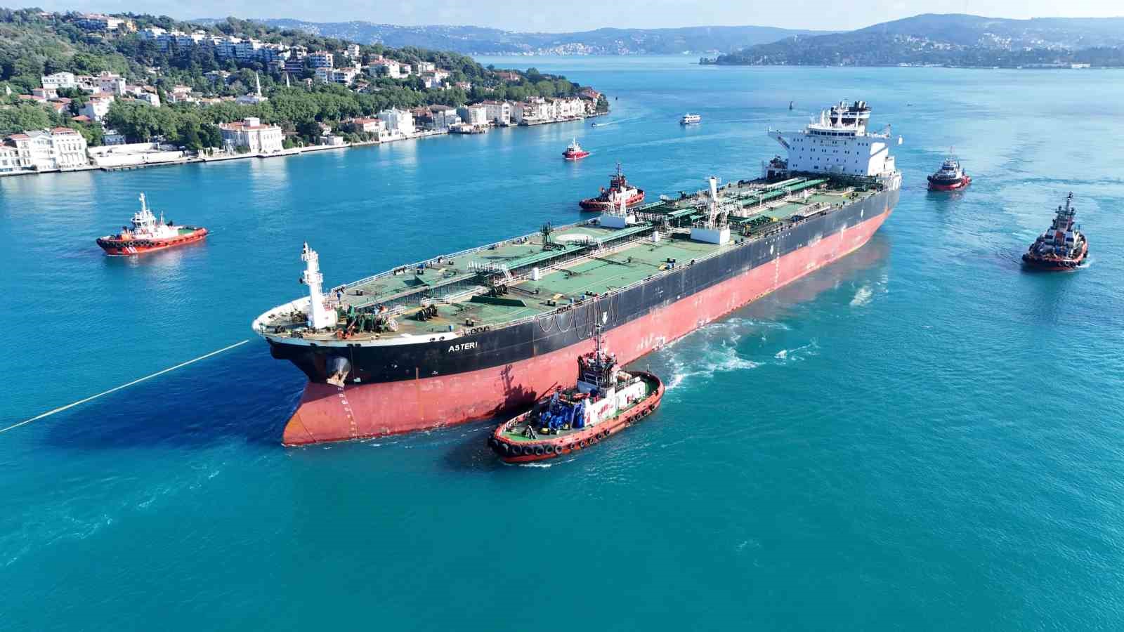 ukrayna-nin-vurdugu-dev-tanker-istanbul-bogazi-ndan-gecirildi