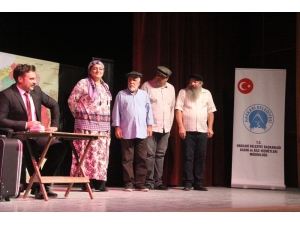 Hakkari’de "Hikaye-i Kaymakam" Oyunu Sahnelendi