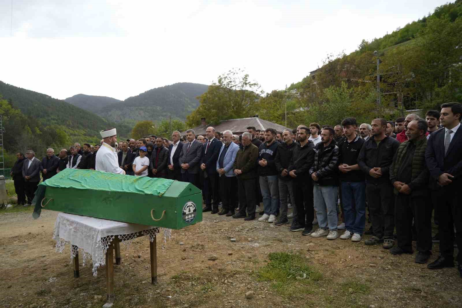 gumushane-de-oldurulen-genc-kadin-son-yolculuguna-ugurlandi