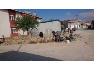 Aslanapa’da Çocuk Parkları Yenileniyor