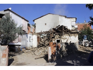 Metruk Binalar Yıkılıyor