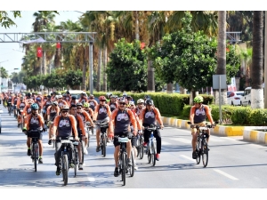 Bisiklet Tutkunları Caretta Kaplumbağaları İçin Pedal Çevirdi