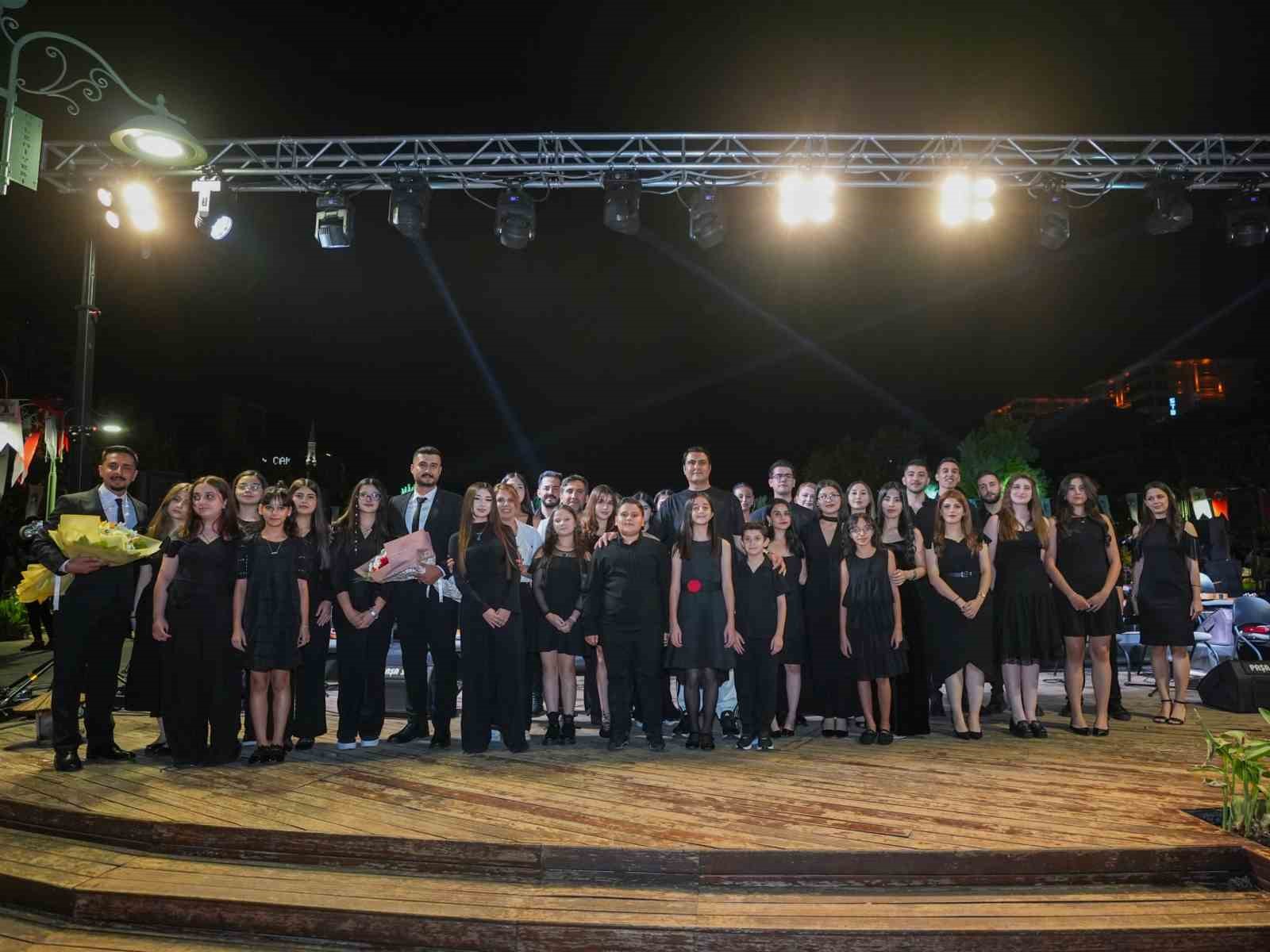 sehitkamil-den-vadi-park-ta-muzik-dolu-gece