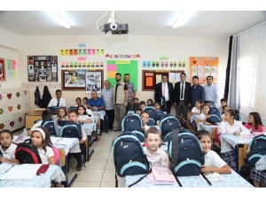 800 Öğrenciye Kırtasiye Yardımı