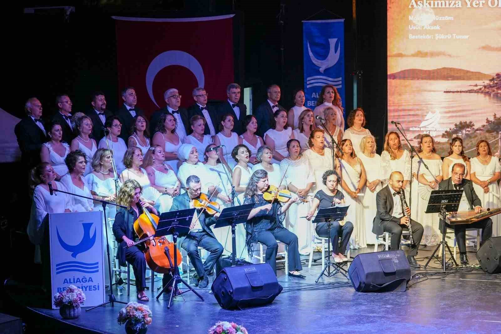 yagmura-ragmen-buyuk-ilgi-asev-turk-sanat-muzigi-korosu-ndan-istanbul-sarkilari-gecesi