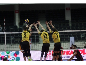 4. Allways Tsyd İzmir Voleybol Turnuvası: Arhavi Belediye: 3 - Galatasaray: 2