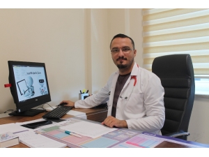 Bebeğe İlk 6 Ay Su Dahil Hiçbir Sıvı Verilmemeli