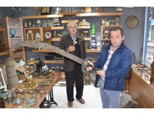 4 Bin 500 Antika Eşyasını Halka Sergiliyor