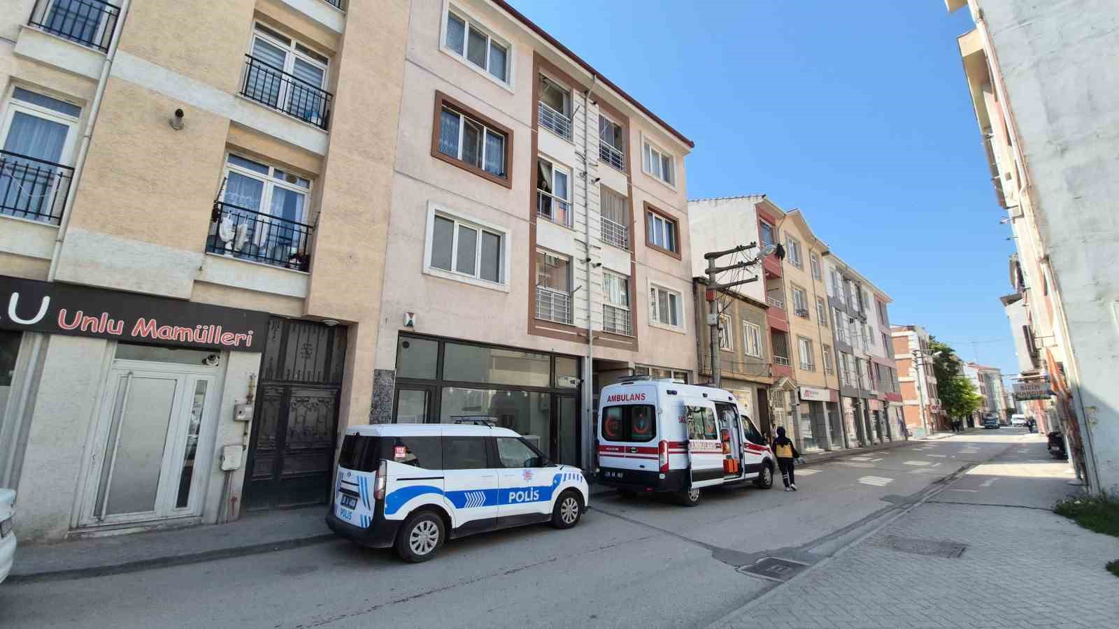 eskisehir-de-yataktan-dusen-80-yasindaki-adam-hayatini-kaybetti