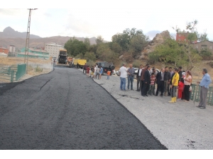 Hakkari’de Hummalı Asfalt Çalışması
