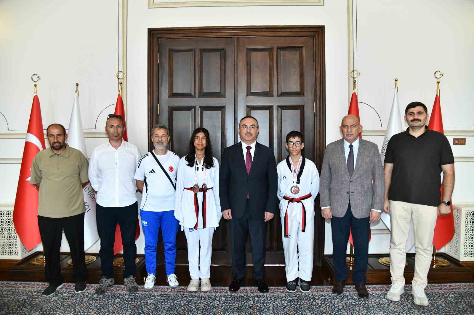 tekirdagli-taekwondoculardan-turkiye-derecesi